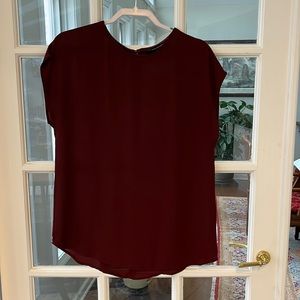 Banana republic wine sleeveless shirt Size M
